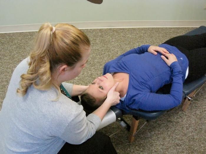 osteochondrozei reikalingas kaklo stuburo masažas