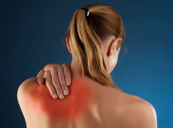 nugaros skausmas pečių ašmenyse 1 nuotrauka
